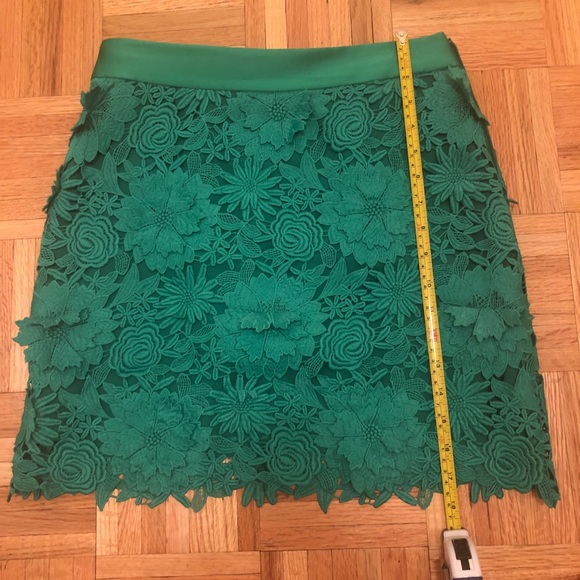 Milly mini skirt silk flower green Sz 4 Like new - Picture 3 of 7